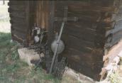 [2006 р.] Рештки хрестів біля дзвіниці