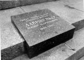 Нагробок Лавріненко М.І. Фото 1974
