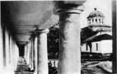 Троїцька церква (1876 р., праворуч) і…