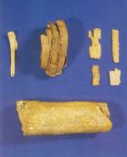 Орнаментовані предмети з бивня мамонта