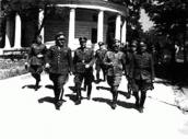 1942 р. Німецькі офіцери біля церкви