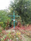 Хрест на могилі жертв німців