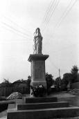 1989 р. Скульптура богородиці на площі…