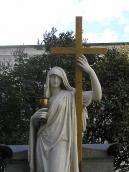 Жінка з хрестом