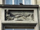 Скульптура «Жінка з хортом»