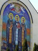 Мозаїка трьох святих на торцевому фасаді