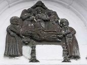 Рельєф «Успіння» в тимпані порталу