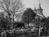 1916 р. Молебень на тлі церкви