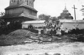 1941 р. Народ при вході на обійстя…