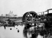1916 р. Водяний млин на тлі церкви
