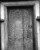 [1920-і рр.?] Різьблені двері церкви