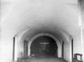 [1920-і рр.?] Інтер’єр проїзду