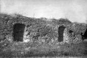 1920-і рр. (?) Фрагмент муру із нішами…