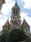 Башта на головному фасаді