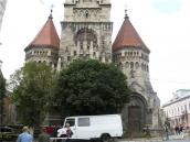 Нижня частина головного фасаду