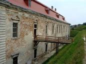 2009 р. Тильний фасад палацу з виходом…