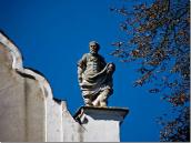 Скульптура на фронтоні