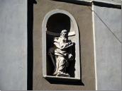 Скульптура апостола Павла в ніші