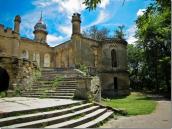 Фрагмент сходів і західного фасаду