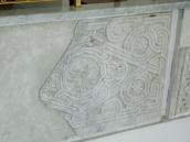 Фрагмент мармурової різьбленої плити…