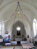 Інтер’єр з видом на вівтар