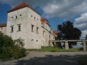 Чільний фасад у ракурсі