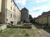 Нижній двір