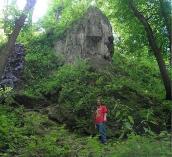 Біля верхнього гроту, що зовні нагадує…