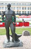 2009 р. Пам’ятник Джону Юзу в Донецьку.