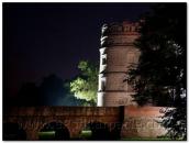 Міст і башта вночі