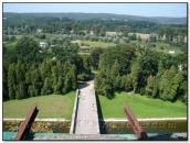 Вид з надбрамної башти на міст і околиці