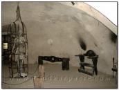 Катівня з кліткою