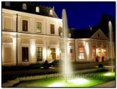 Фрагмент головного фасаду вночі