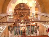 Вид на іконостас з хорів