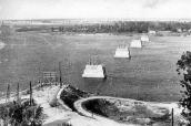 1946 р. Опори зруйнованого моста.…