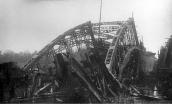 1943 р. Вигляд зруйнованого моста із…