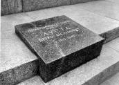 Нагробок Луста П.В. Фото 1974