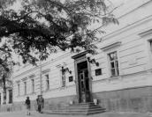 Фасад будинку Президії Національної…