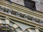 2009 р. Карниз з ліпними прикрасами