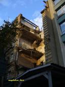 2009 р. Фрагмент фасаду в процесі…