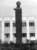 Пам’ятник М. Леонтовичу