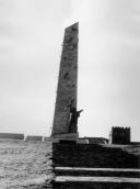 Обеліск та скульптура…