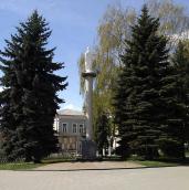 2018 р. Колона зі скульптурою богородиці