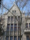 Центральна частина головного фасаду