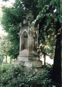 2003 р. Стара могила біля костелу
