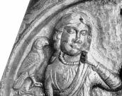 Сокіл і півпостать жінки