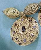 Медальйон з орнаментом