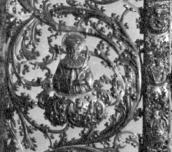 Лівий середній медальйон