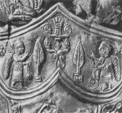 Крилаті люди біля вівтаря