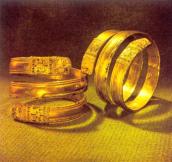 Два спіральних браслети